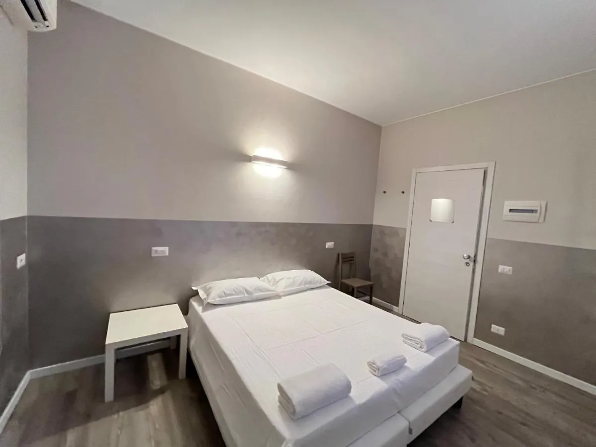 Bergamo Automatic Rooms Self Check-In 0*,  Италия