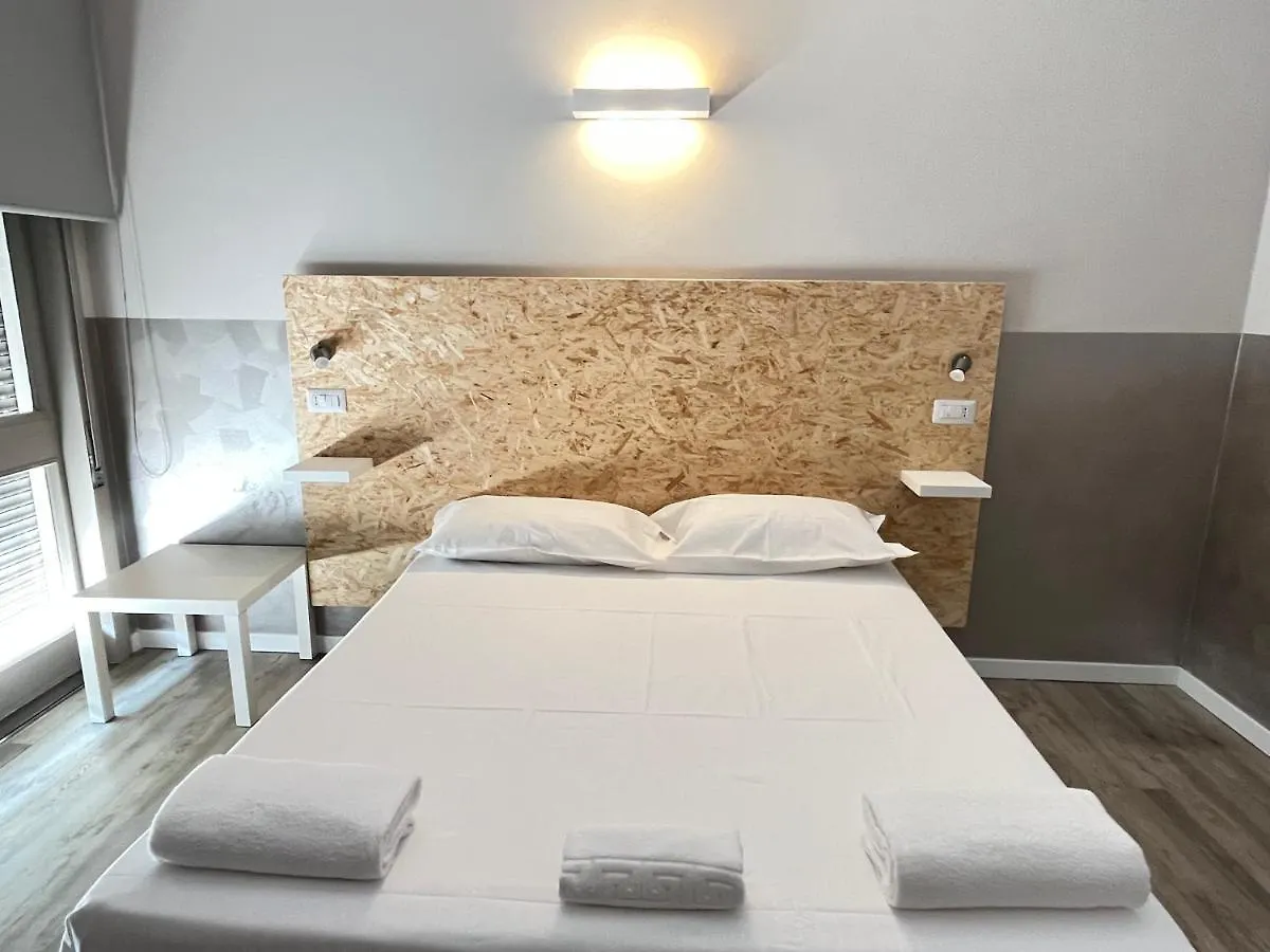 Bergamo Automatic Rooms Self Check-In 0*,  Италия